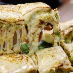 Martabakspesial Daging Ayam  Keju Mozarella