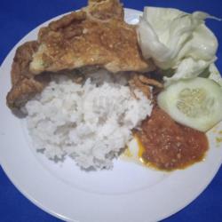 Paket Hemat Nasi Lalapan Telor Dadar Es Teh