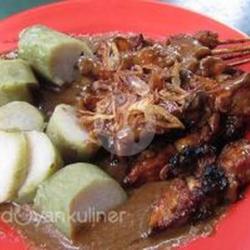 Sate Ayam Dan Lontong