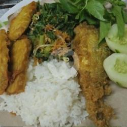 Nasi Urap Tempe Bandeng Presto