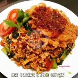 Mie Goreng Ayam  Geprek