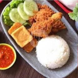 Nasi Ayam Keremes Super Lengkap