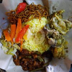 Nasi Kuning Palekko Ayam