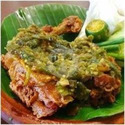 Paha Goreng Penyet Sambal Ijo Teri   Lalapan