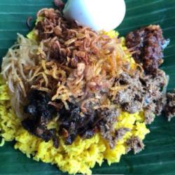 Nasi Kuning Istimewa