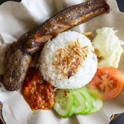 Nasi   Lele Goreng   Sambal Super   Lalapan