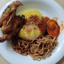 Nasi Kuning Ayam Goreng Dada