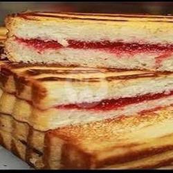 Roti Bakar Selai Strawberry Dan Keju Susu