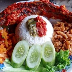 Nasi Ikan Lele Orek Kentang Lalap Sambal