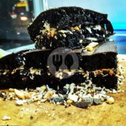 Martabak Manis Black Forest Coklat Susu