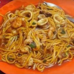 Mie Aceh Tumis Udang Cumi