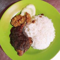 Ayam Goreng Nasi Sambal Bumbu Hitam