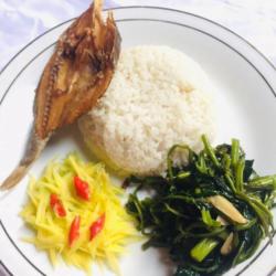 Nasi Ikan Kering Cah Kangkung Raca Mangga