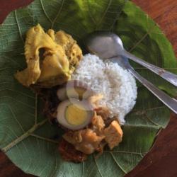 Nasi Gudeg Ayam Goreng / Opor   Telur