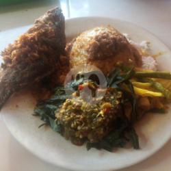 Nasi Ikan Goreng ( Mas, Mujair, Lele)