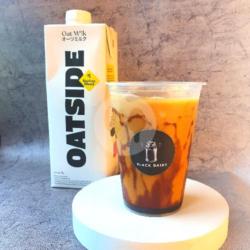 Oatmilk White Latte Cold Brew Coffee / Es Kopi Susu Oat