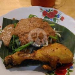 Sego Pecel Ayam Paha Penthung