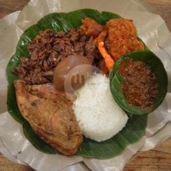 Nasi Gudeg Krecek Telur Dada