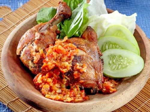 Ayam Geprek Lalapan Aisyah, Jln Andi P Pettarani 3 No.25 Tamamaung Panakkukang M