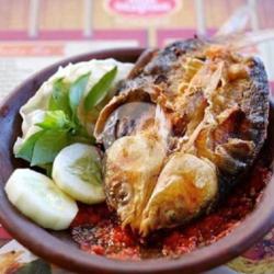 Ikan Asin Penyet Nasi Tahu Tempe Sambal Lalapan