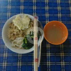 Mie Yamien Pangsit Rebus