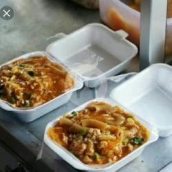 Seblak Kwetiaw Ceker(telor,makroni,kerupuk,kwetiaw,ceker)