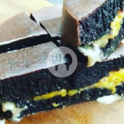 Black Forest Pisang Kismis Coklat Susu