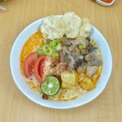 Soto Daging Campur Kaki Sapi