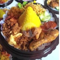 Nasi Kuning Tumpeng Sedang