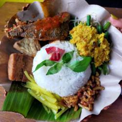 Nasi Urap Ikan Bumbu Bali