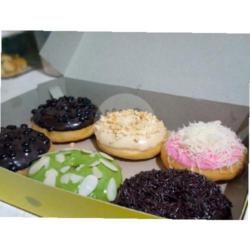 Donat Box Isi 6