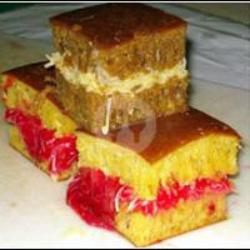 Martabak Strawberry Wijen