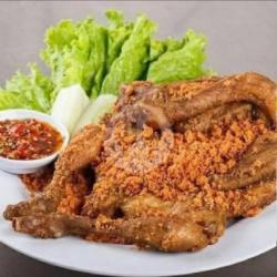 Ayam Broiler Goreng Utuh  Kremes   Lalapan Sambal