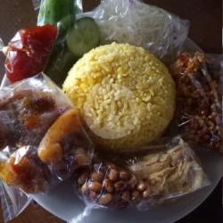 Nasi Kuning Tumpeng Kikil