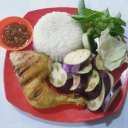 Paket Ayam   Nasi   Terong   Sambal   Lalapan   Es Teh