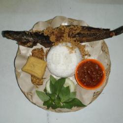 Lele Goreng Srundeng   Nasi