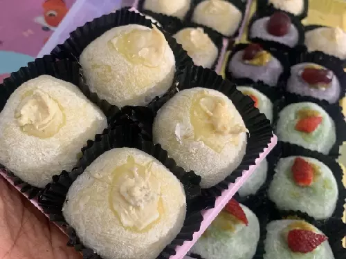 Comel Mochi, UMS
