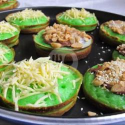 Martabak Mini Pandan Hijau Kacang Tabur