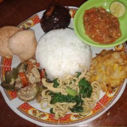 Nasi Campur Telur Bumbu Petis