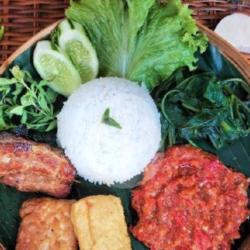 Nasi Penyetan Panggangan   Sambel Lalapan Serundeng