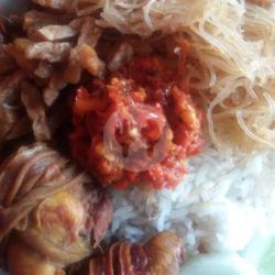 Nasi Uduk   Bihun   Orek   Krupuk   Sambal   Ati Ampla