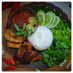 Paket Ayam Bakar   Nasi  Tahu Tempe Sambel Lalap