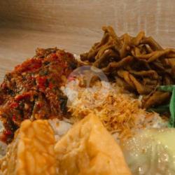 Nasi Penyetan Usus   Free Es Teh