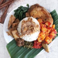 Nasi Padang Ayam Goreng   Kentang/terong