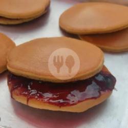 Dorayaki Strawberry