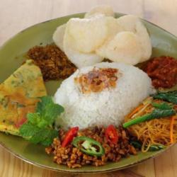 Nasi Uduk  Telur Dadar