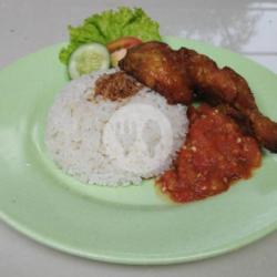 Ayam Goreng Lalapan Sambal Mentah