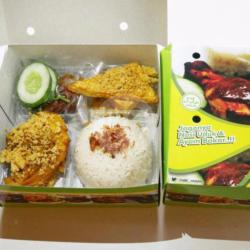 Paket Box Nasi Uduk   Ayam Goreng Kremes   Tempe   Sambal Lalap