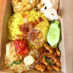 Nasi Uduk Kuning Telur