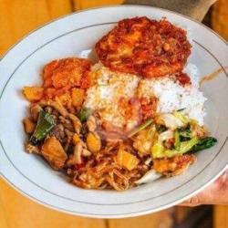 Nasi Rames Telur Ceplok Kuah